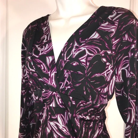 Chico’s Stretchy Purple Print Top, Size M - Picture 2 of 8
